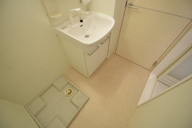 ブランシュールＢの洗面所|室内洗濯機置場もあります。