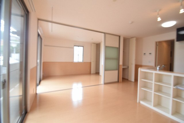 ブランシュールＢの居間・リビング|防犯ガラスで安心です！