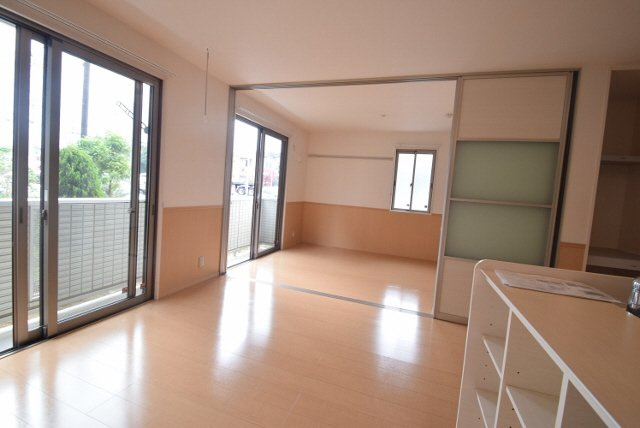 ブランシュールＢの居間・リビング|キレイなリビングです