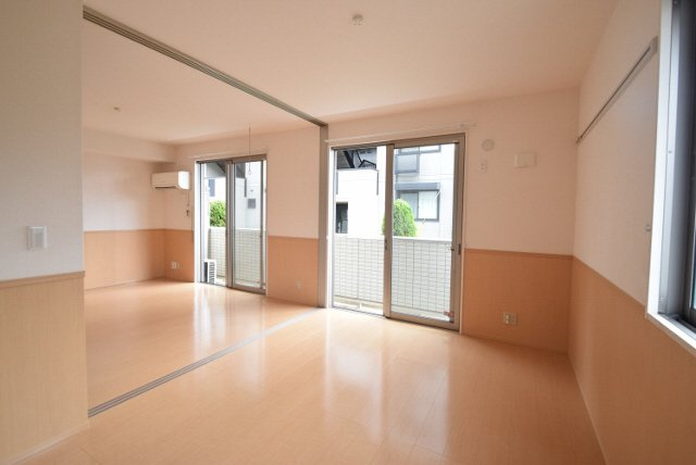 ブランシュールＢの洋室|明るい室内です