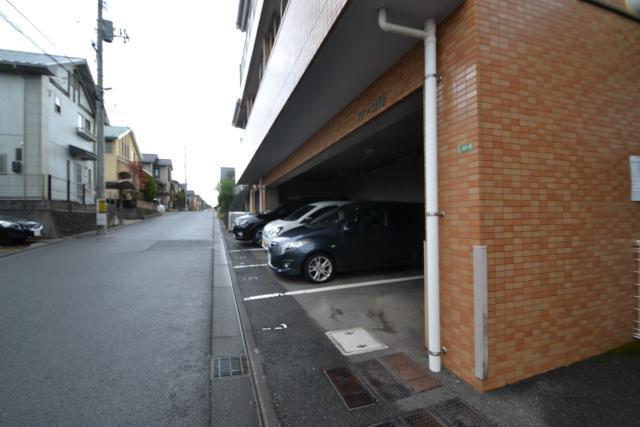 メゾン向陽の駐車場