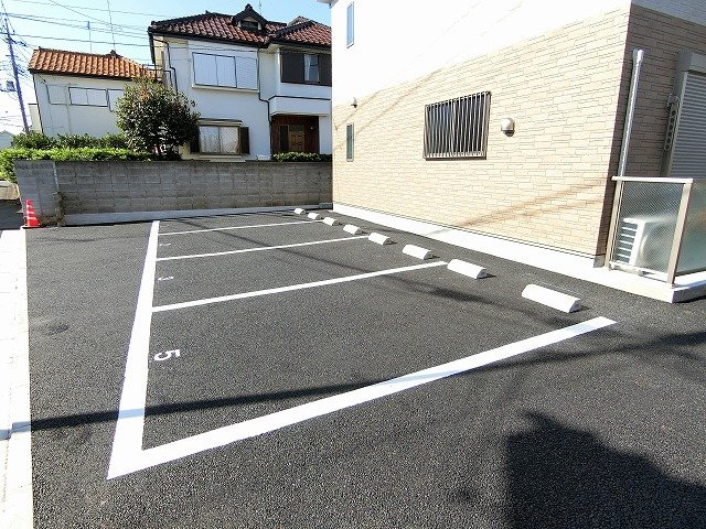 アベニール　和光の駐車場