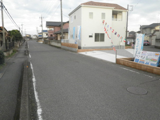 【前面道路含む現地写真】