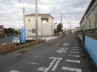 【前面道路含む現地写真】