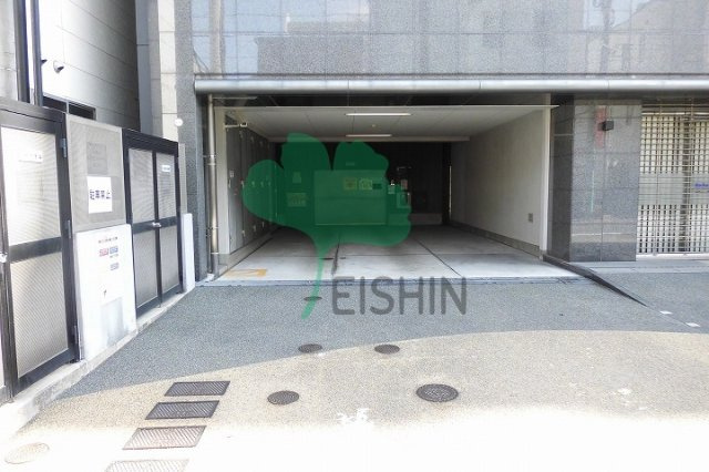 高口箔屋ビル(高口はくやビル)の駐車場