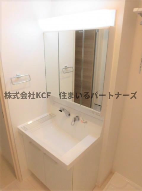 sakuraⅢの独立洗面台|独立洗面台、小物を置くことができて便利です