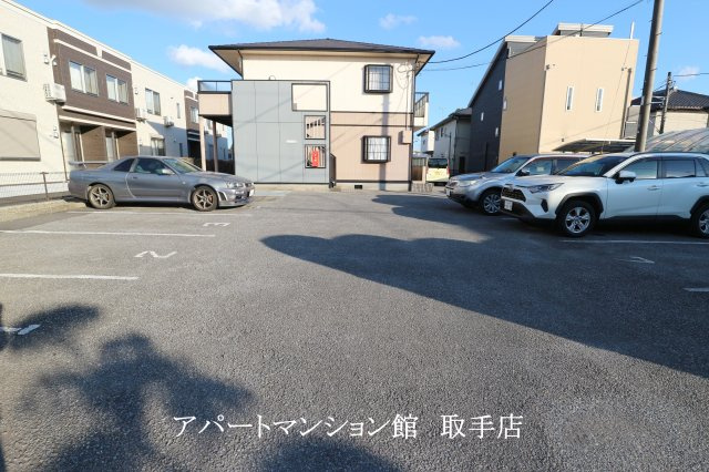ボンシャンス一番館の駐車場