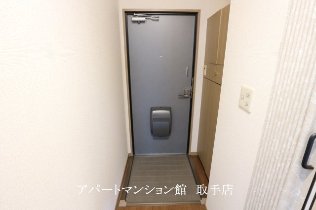 ボンシャンス一番館の玄関