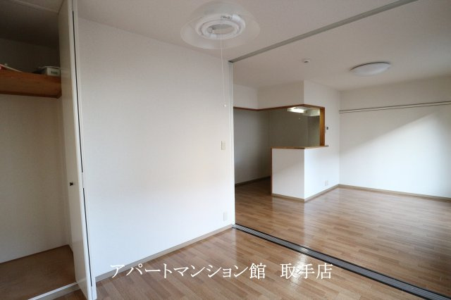 ボンシャンス一番館の居間・リビング