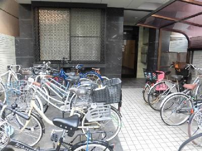 アーバンレイ１２の駐車場|駐輪場