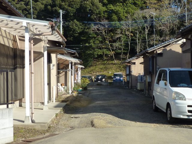 【駐車場】 | 岡澤住宅 | 駐車スペース