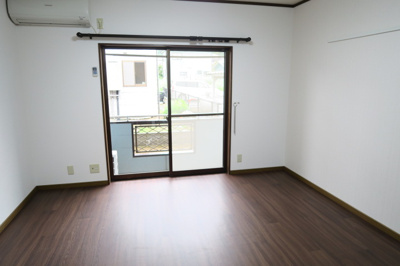 【居間・リビング】 | コーポスズラン | きれいな洋室です