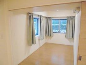 プラウドジェム市ヶ谷の寝室|2面採光で通風良好