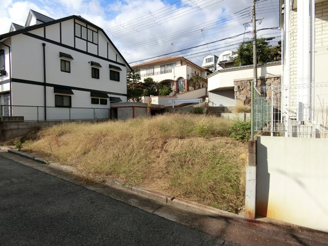 神戸市垂水区霞ヶ丘６丁目　売土地の前面道路含む現地写真|南向き　陽当たり良好