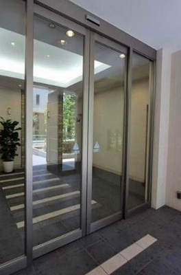 【エントランス】 | コンフォリア田町