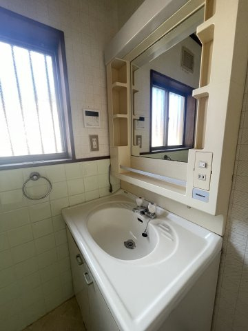 津山市総社　借家　5LDKの独立洗面台