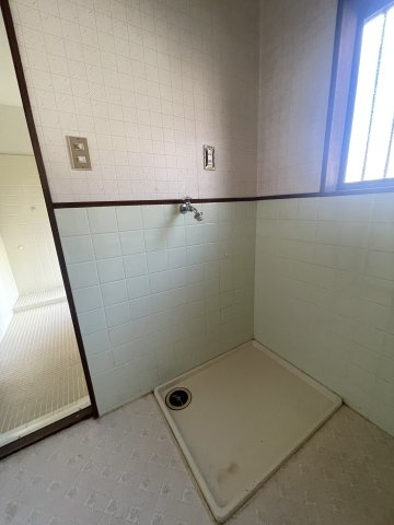 津山市総社　借家　5LDKの洗面所|洗濯機置き場