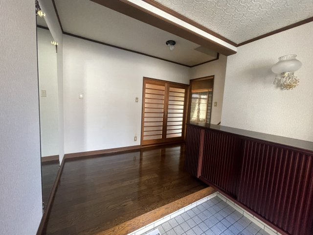 津山市総社　借家　5LDKの玄関