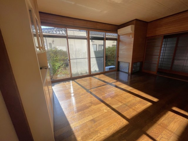 津山市総社　借家　5LDKの居間・リビング