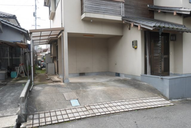 津山市総社　借家　5LDKの駐車場