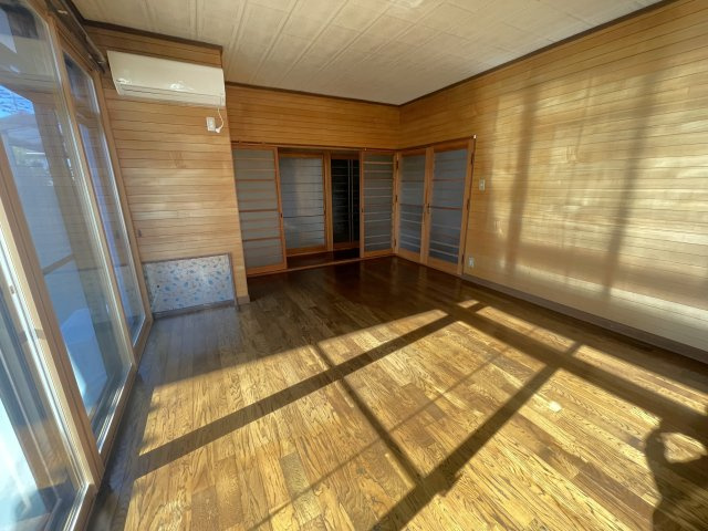 津山市総社　借家　5LDKの居間・リビング