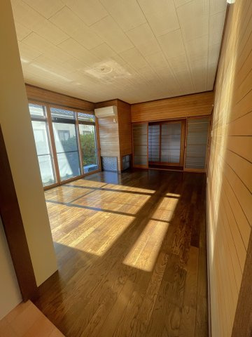 津山市総社　借家　5LDKの居間・リビング