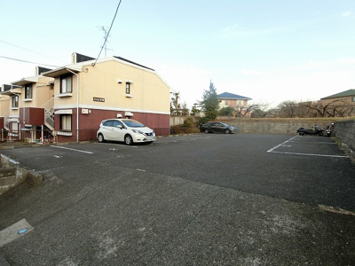【駐車場】 | ハイム大台 | いつでも目の届く敷地内に駐車場があります♪荷物がかさばりがちなお買物にも、敷地内駐車場があると便利ですよね☆