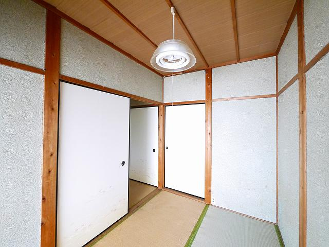 大西政男貸家の和室|和室ならではの温かな和の空間で寛ぎの時間を過ごせます