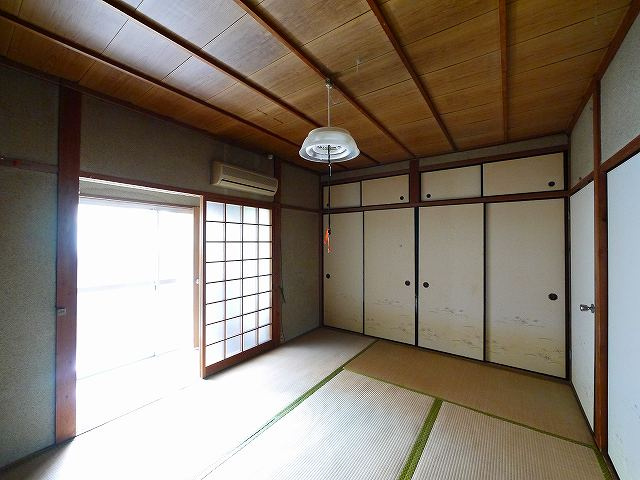 大西政男貸家の収納|大きなスペースがあり、収納には困りません