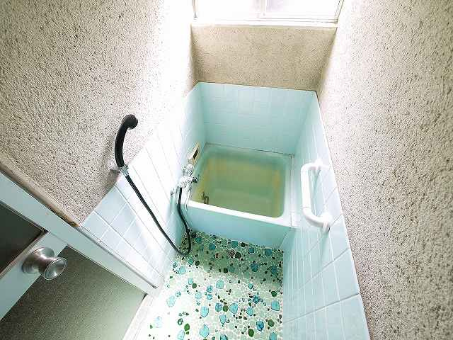 大西政男貸家の浴室|コンパクトで使いやすいお風呂です