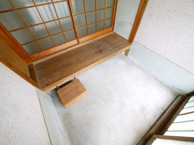 大西政男貸家の玄関|明るい玄関です