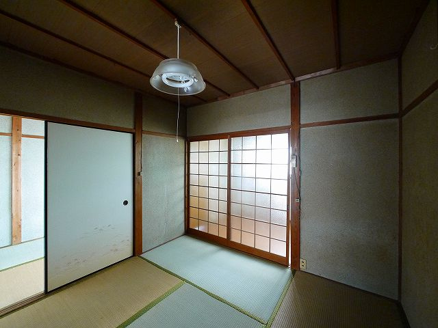 大西政男貸家の寝室|趣のある和室です