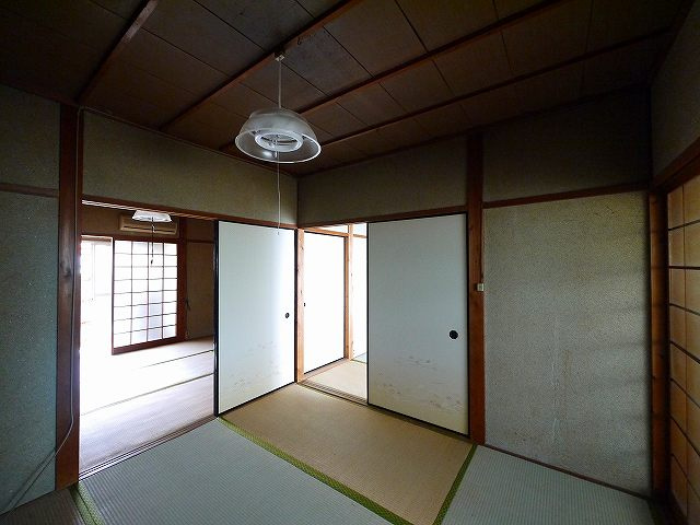 大西政男貸家の内装|和室がひろがる居住スペース