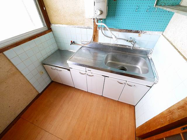 大西政男貸家のキッチン|きれいなキッチンです