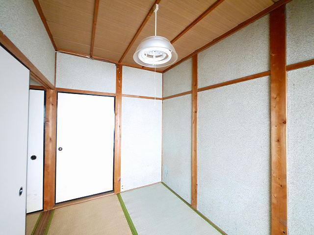 大西政男貸家の和室|和室ならではの温かな和の空間で寛ぎの時間を過ごせます