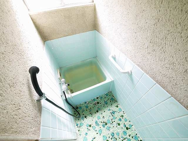 大西政男貸家の浴室|お風呂で日々の疲れを落としましょう