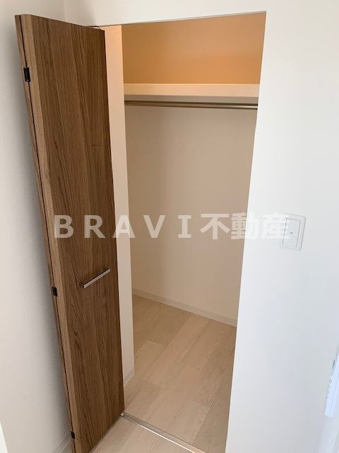 ラ・メゾンヴェール上町　BRAVI不動産の収納|【ラ・メゾンヴェール上町】ウォークインクローゼット