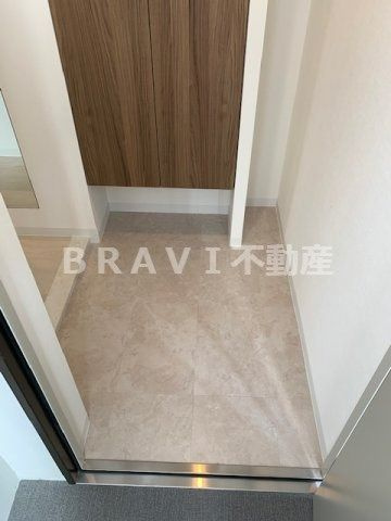 ラ・メゾンヴェール上町　BRAVI不動産の玄関|【ラ・メゾンヴェール上町】毎日通る玄関はこちらです