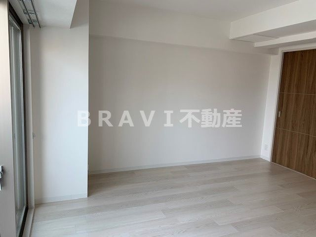 ラ・メゾンヴェール上町　BRAVI不動産の洋室|【ラ・メゾンヴェール上町】明るい洋室です