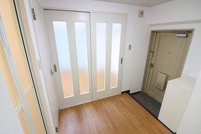 【居間・リビング】 | ドミールあさひ | こちらの居間で趣味の時間をお楽しみください