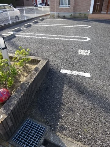 アルドールAの駐車場