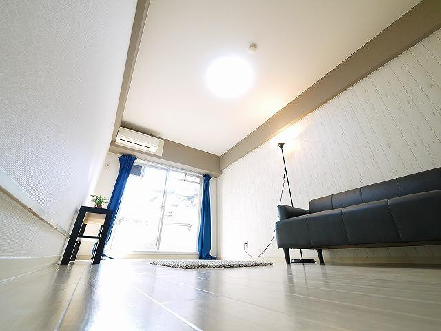 シティーパレス東生駒P-III　Cの居間・リビング|こちらの居間で趣味の時間をお楽しみください