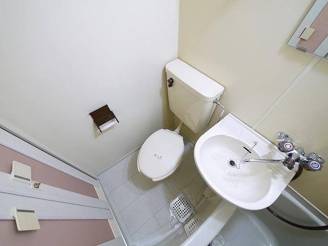 シティーパレス東生駒P-III　Cのトイレ|ゆったりとした空間のトイレです