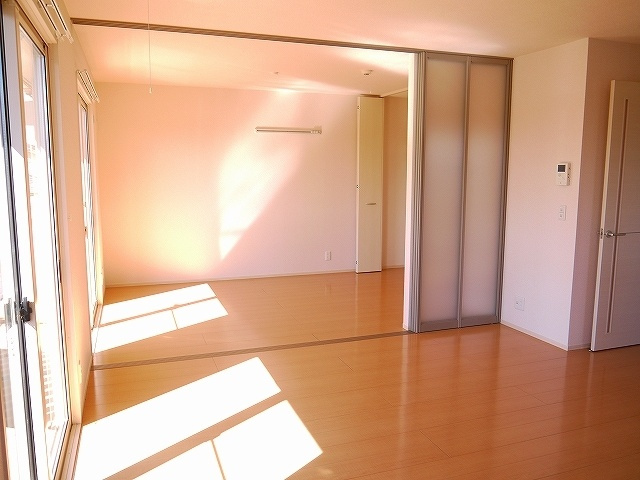 リビングタウン四条大路　Ａ棟の収納|便利な収納スペースです