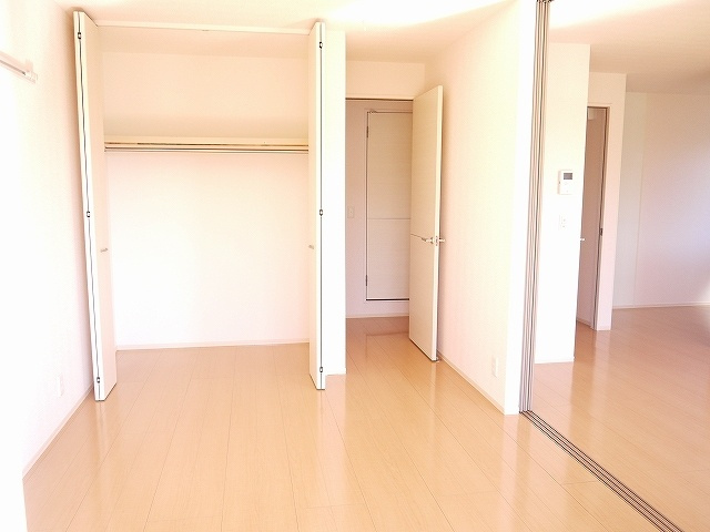 リビングタウン四条大路　Ａ棟の洗面所|脱衣スペースもあります