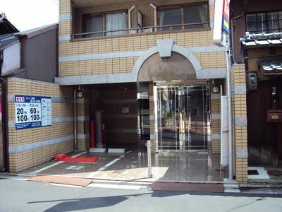 ビレイユ真英綾小路のエントランス