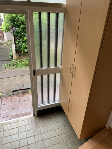 新座市栗原5丁目戸建の玄関