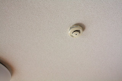 【設備】 | フラット吉島台 | 火災報知機もしっかり設置されています。