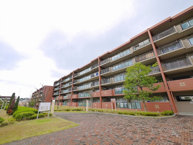 ナチュラガーデン高の原2番館の外観