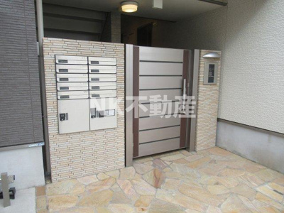 【エントランス】 | マノワール八番（鴻池新田賃貸） | 清潔なエントランスです